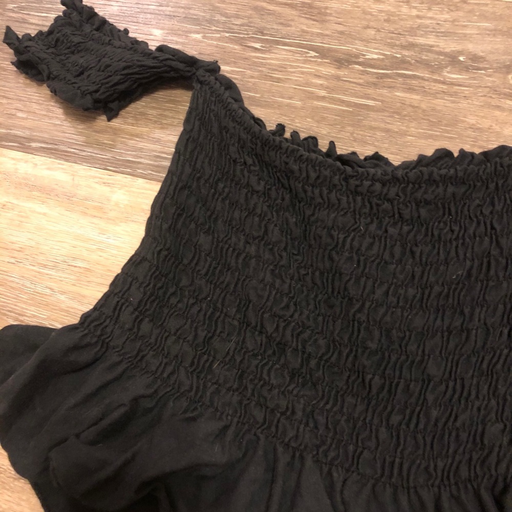 Off the Shoulder Ruffle Crop top - Picture 2 of 3